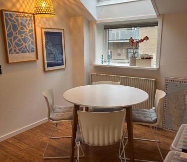 Herning Apartment | Skøn centralt beliggende lejlighed m.tagterrasse