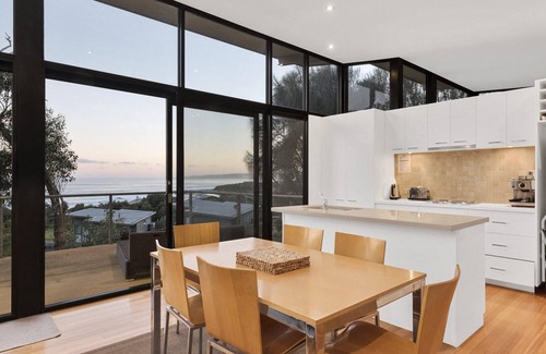 Skenes Creek House | Skenes Beach House - Stunning Ocean Views Amongst A Natural Bush Setting