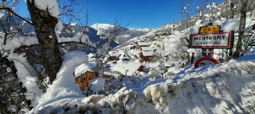 Great Alpine Road Ski Chalet | Ski Chalet - Chez Helene Ski fb