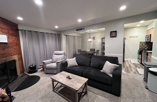 Central Vermont- Killington Condo | Ski home to a renovated cozy 1br condo w/fireplace & hot tub at Trail Creek!
