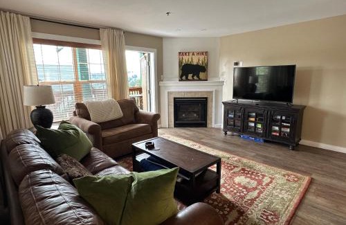 Snowshoe House | Ski in and out, pet and kid friendly, slope side townhouse