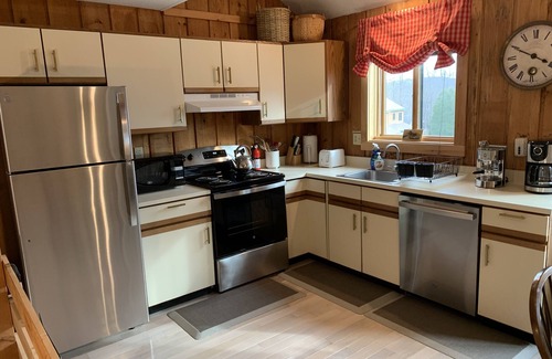 West Dover House | Ski-In condo at Mount Snow with Fireplace, Bears Crossing
