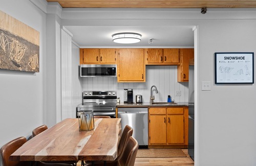 Snowshoe Apartment | Ski In/out, Sleeps 8, Pool, Hot Tub, Snow Tubing!