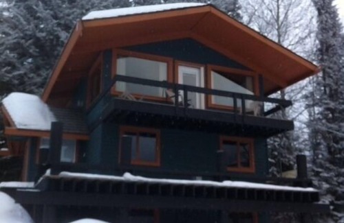Sun Peaks Ski Chalet | Ski in/ski out cabin in Burfield Heights