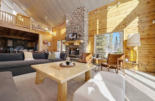 Powder Mountain Cabin | Ski-in/Ski-out Powder Mountain Lodge
