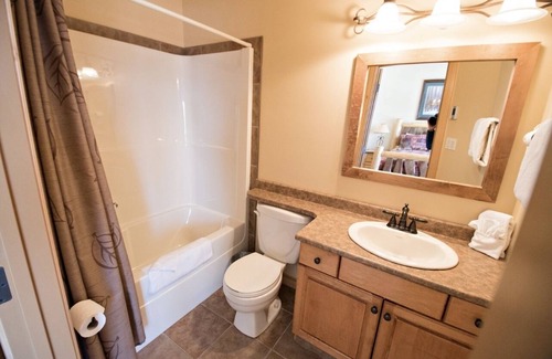 East Kootenay Condo | SKI IN SKI OUT!! Private Hot Tub