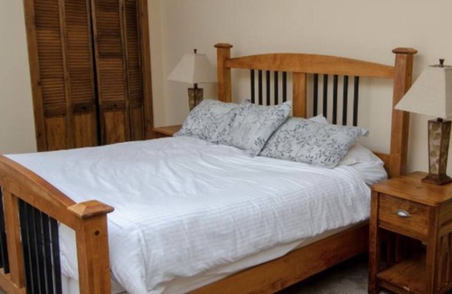 East Kootenay House | Ski In Ski Out, private hot tub, pool