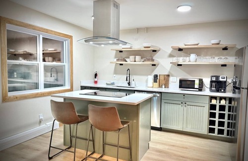 Pittsfield House | Ski/MTB (Sleeps 20) Home near Killington/Woodstock