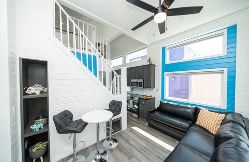 Parker Strip House | Skibatical, Private Hot Tub & Fenced Yard at Roadrunner Resort