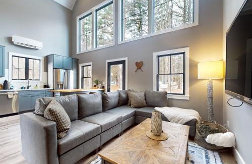 Sunday River Area Apartment | Skiing Duck Escape