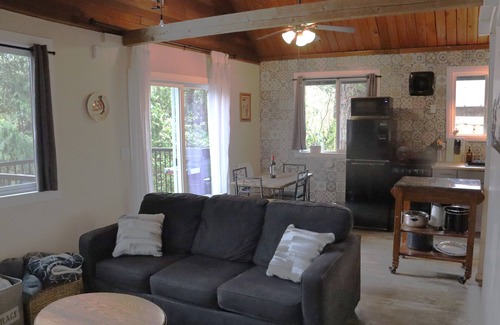 May Creek Cabin | Sky Creek Cabin; fire pit, mountain views, and hot tub under the stars.
