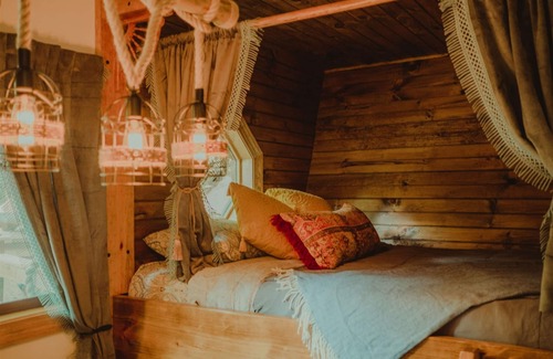 Rogers Hotel | Sky Dancer *A Pirate Ship Cliff-Suspended House!*