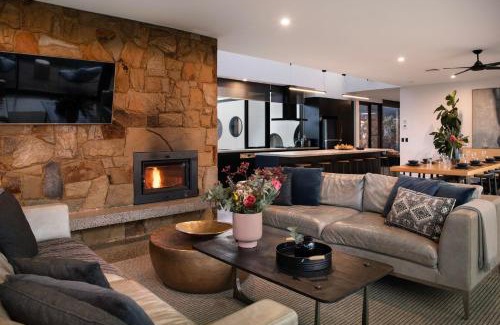 Mount Franklin House | Sky High- iconic ridge-top retreat