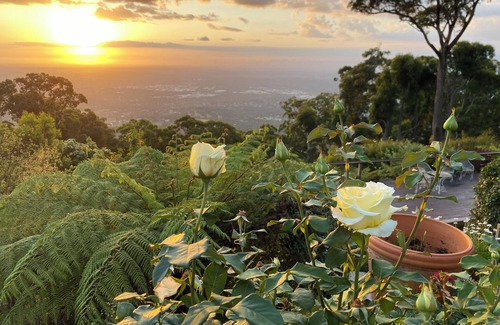 Mount Dandenong Apartment | Sky High Paradise- city and sunset views of Melbourne