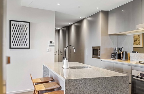 City East Apartment | Sky High Views in the Heart of Canberra