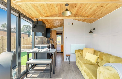 Skelmersdale Apartment | Sky Lark Lodge - UK49904