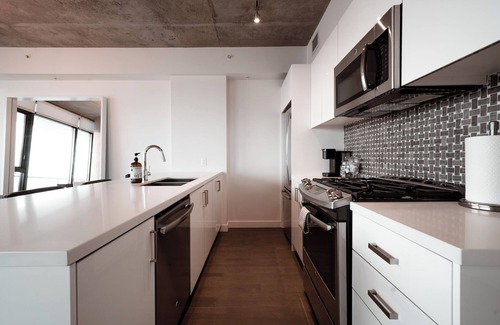 Downtown Calgary Apartment | Sky Palace | Downtown Luxury Apartment Pool Gym