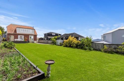 Orakei House | Sky Stars Elegant Home with Seaview