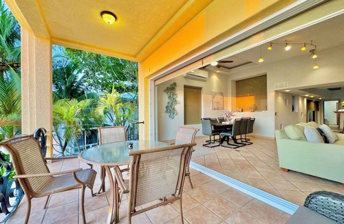 West Bay House | Sky View Condo #1 @ Coral Sands, West Bay Beach
