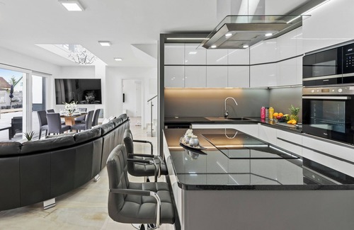 Penzing Villa | SKY9 Apartments - Homes & Villas