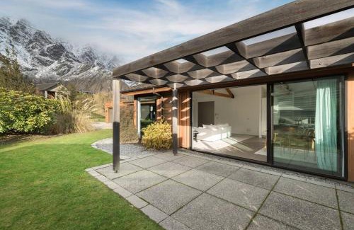 Jacks Point House | Skye Scape Luxury Retreat - Mountain Views
