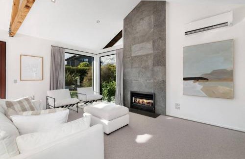 Jacks Point House | Skye Scape Luxury Retreat - Mountain Views