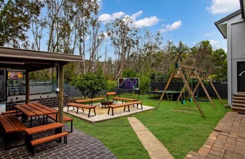 Malua Bay House | Skyes Beach House -Views, Spas, Sauna, Arcade Games