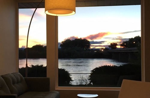 Green River House | Skyfall Guestrooms