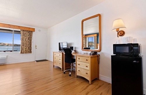 Lakeport Hotel | Skylark Shores Resort