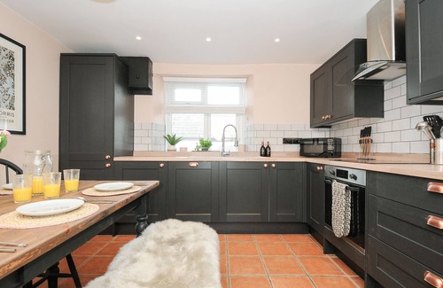 Looe House | SKYLARKS, pet friendly, character holiday cottage in Looe
