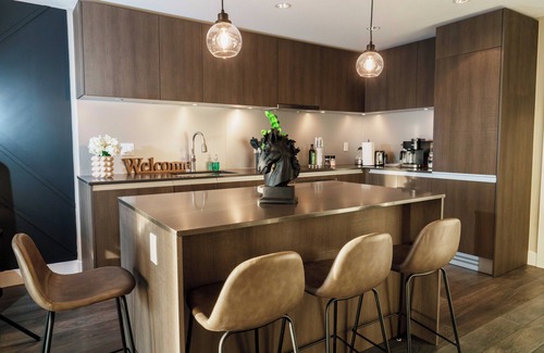 Victoria Park Condo | Skyline Condo | Mountain Views | Walk to Stampede