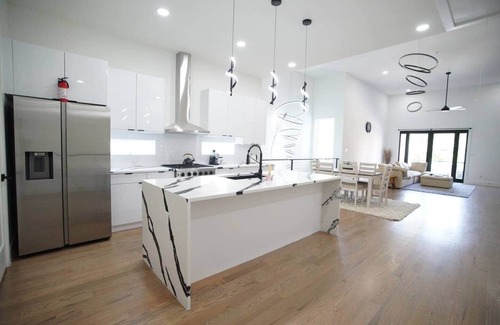 Oak Cliff Villa | Skyline Gem Penthouse Loft Dallas