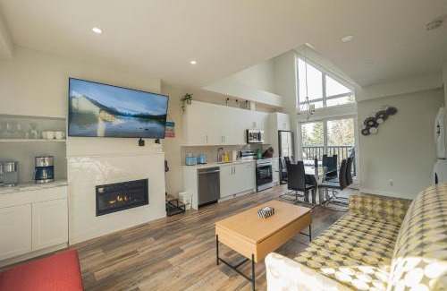 Canmore Apartment | Skyline Peaks 205 - Mountain View Townhouse-AC-Pool-Hot Tub