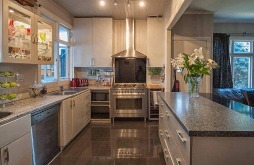 Kawaha Point House | Skyline SkyRides Premium Property ZARRIES @ 113 ROTORUA