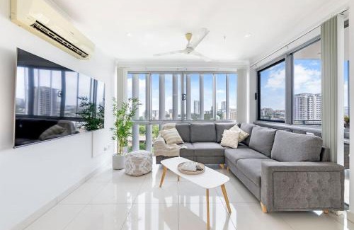 Darwin City Centre Apartment | 'Skyline' Top of Town Resort-style City Living
