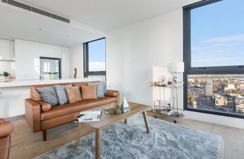 Southbank Apartment | Skyscape Flair - Resort-style Living in the City