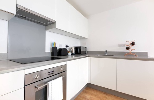 Grange Apartment | Skyvillion 2bed Enfield Flat W balcony - Parking