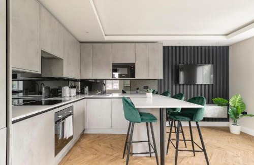 Barnet Apartment | Skyvillion - COZY LARGE 4 & 1 Bed Apartments in London Enfield, Mins to Tube Station, Free Wi-Fi