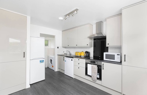 Shephall Apartment | Skyvillion - Lush 2 Bed Hydean Way House & Garden