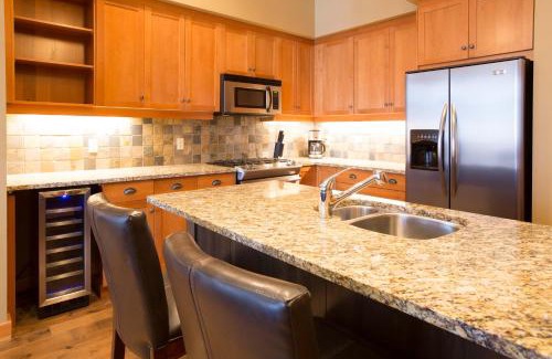 Rossland House | Slalom Creek 2 Bedroom & Den