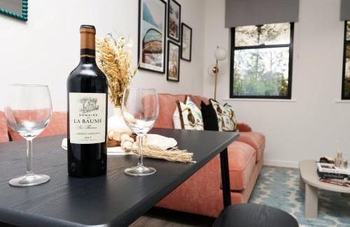Taunton Apartment | Sleek 1-Bed Apartment in Taunton Core