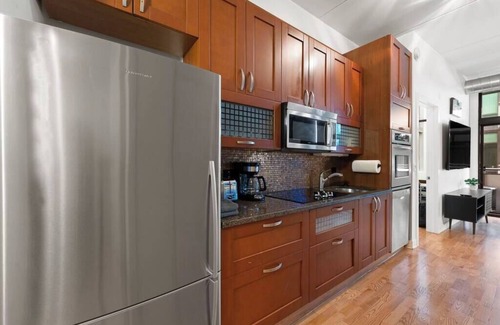 West Loop Apartment | Sleek 2 Bed, 2 Bath Condo in Trendy Fulton Market