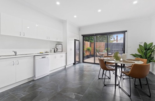 Clifton Hill House | Sleek 2-Bed Terrace near Local Parks