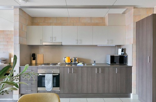 Southport Apartment | Sleek Apartment with Pool and Rooftop Terrace