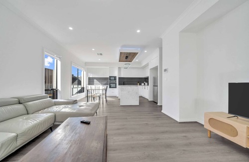 Kalkallo House | Sleek Family Home Near Kallo Town Centre