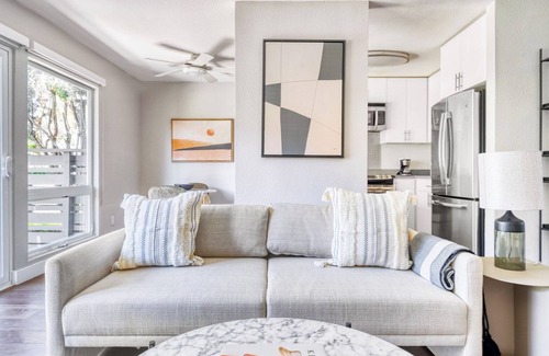 Foster City Apartment | Sleek Foster City 1BR w/Pool, Bball & Spa, near Caltrain, by Blueground