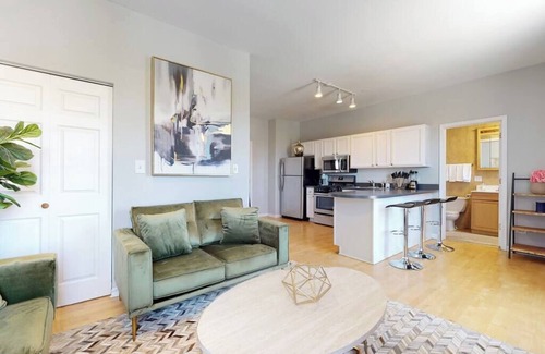 Tri-Taylor Apartment | Sleek Urban Retreat Steps from IL Med District