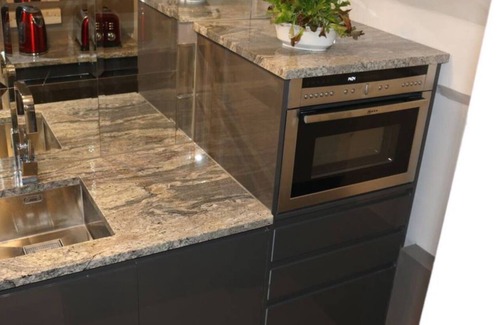 Brompton & Hans Town Apartment | SLEEP 4/5 -COOL SUMMER PLACE - KNIGHTSBRIDGE Tube 5 min walk EARLY Arrival Poss.