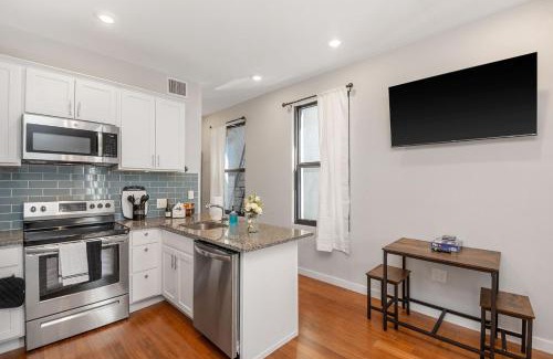 Over-the-Rhine Apartment | Sleep like a King - OTR- Free Light Rail !