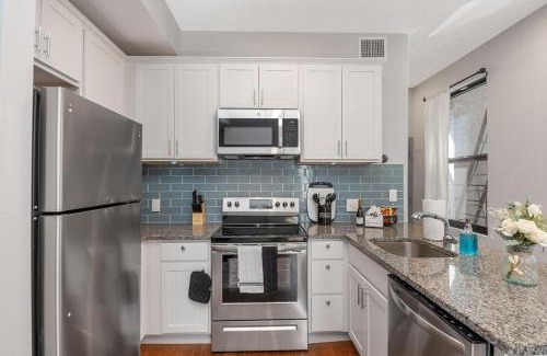 Over-the-Rhine Apartment | Sleep like a King - OTR- Free Light Rail !